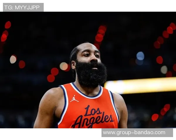 小琼斯与哈登小卡祖巴茨联手展现惊人净效率值得首发机会 小琼斯与哈登小卡祖巴茨联手展现惊人净效率值得首发机会