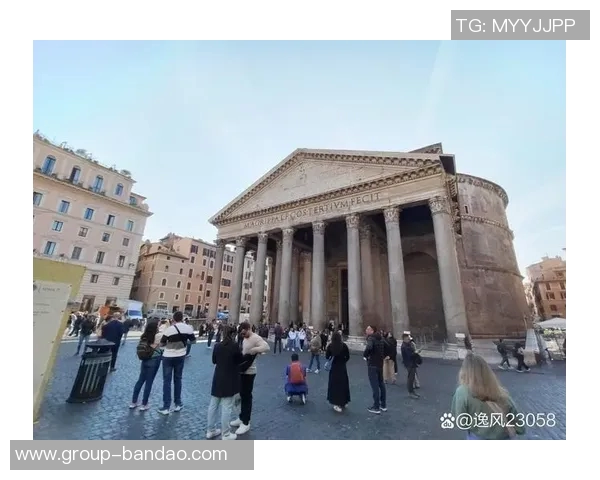 卢指导赞比尔对抗训练表现出色移动能力令人印象深刻 卢指导赞比尔对抗训练表现出色移动能力令人印象深刻