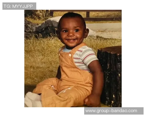 詹姆斯重温青春岁月更新IG头像展现16岁爆炸头造型采访照