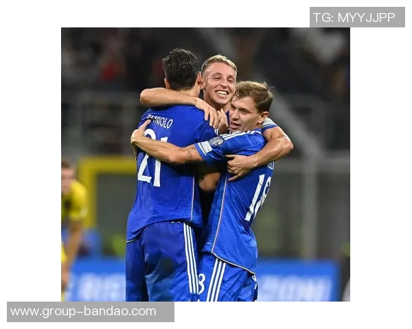 奥特执教首胜喜悦洋溢队员们泼水庆祝难掩激动心情 奥特执教首胜喜悦洋溢队员们泼水庆祝难掩激动心情