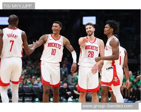 伊森复出后展现奇兵本色攻防两端助火箭重回胜利轨道