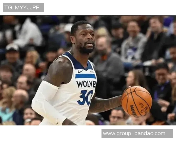 兰德尔半场高效表现24分10投10中助力球队争胜